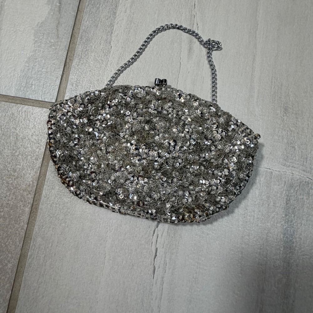 Vintage Handmade Hong Kong Silver Sequined Kiss Lock Evening Clutch Bag